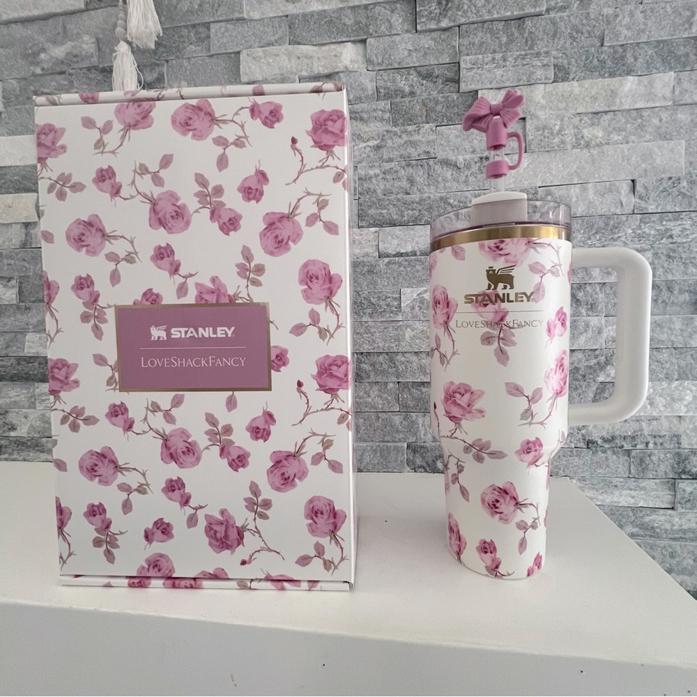 Stanley LOVE SHACK FANCY Tumbler 40 oz
Ribbon Rosa Flowers